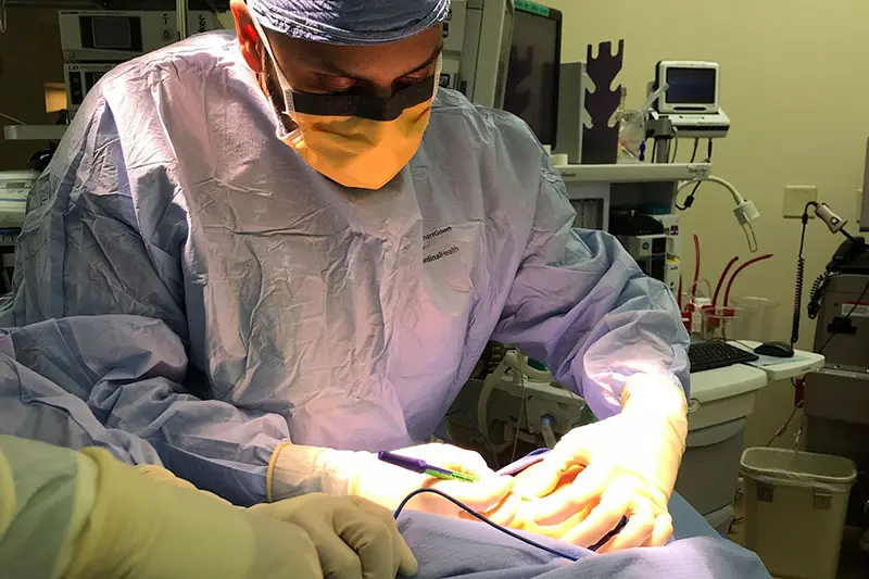 Dr. Parekh in operatory | Pinnacle Oral Surgery Specialist
